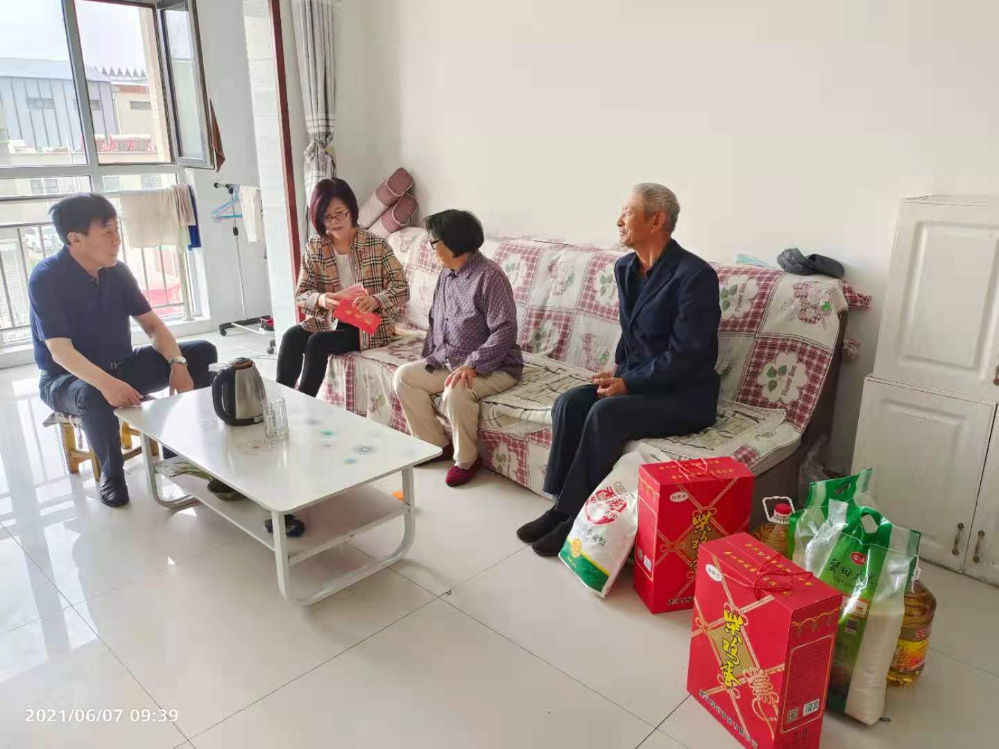 解忧暖心传党恩.jpg