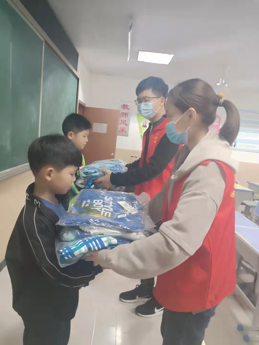 爱心捐物1.jpg