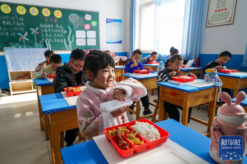 12.06中小学4.jpg